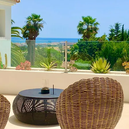 Luxury Sea Views Smart Bliss, 2 Stunning Sea Views, Infinity Pool, Sauna, Gym, Cinema, Full Smart Technology And Full Privacy *