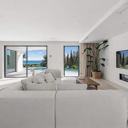 Luxury Sea Views Smart Bliss, 2 Stunning Sea Views, Infinity Pool, Sauna, Gym, Cinema, Full Smart Technology And Full Privacy