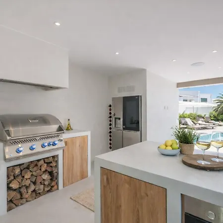 Luxury Sea Views Smart Bliss, 2 Stunning Sea Views, Infinity Pool, Sauna, Gym, Cinema, Full Smart Technology And Full Privacy * Luz