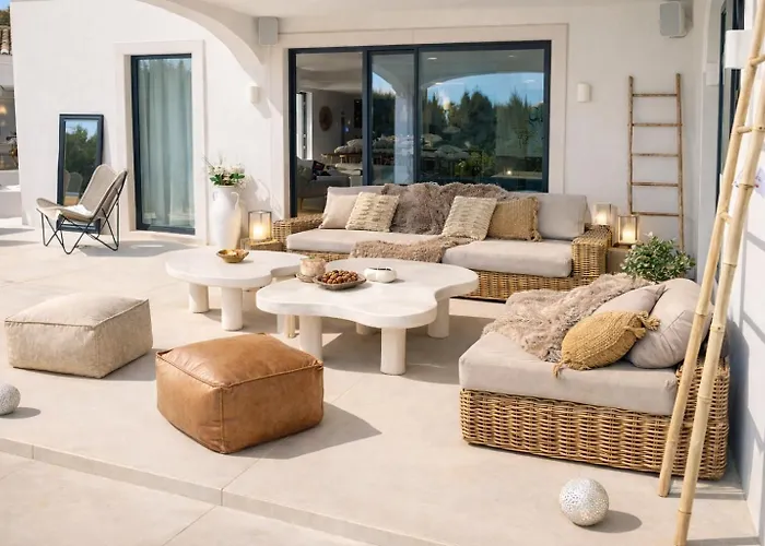 Willa Luxury Sea Views Smart Bliss, 2 Stunning Sea Views, Infinity Pool, Sauna, Gym, Cinema, Full Smart Technology And Full Privacy *