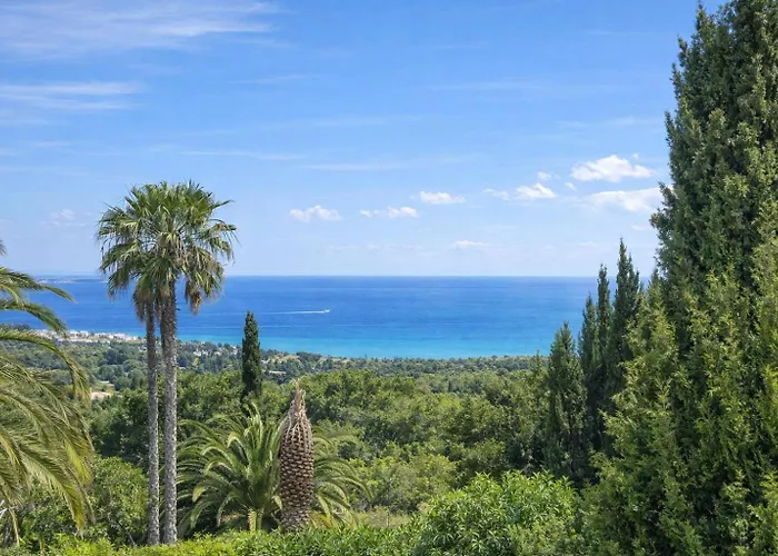 Luxury Sea Views Smart Bliss, 2 Stunning Sea Views, Infinity Pool, Sauna, Gym, Cinema, Full Smart Technology And Full Privacy *