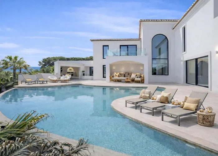 Luxury Sea Views Smart Bliss, 2 Stunning Sea Views, Infinity Pool, Sauna, Gym, Cinema, Full Smart Technology And Full Privacy Villa *
