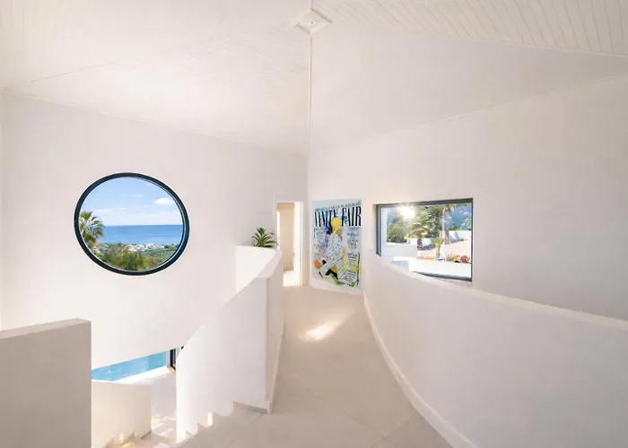 Luxury Sea Views Smart Bliss, 2 Stunning Sea Views, Infinity Pool, Sauna, Gym, Cinema, Full Smart Technology And Full Privacy Villa