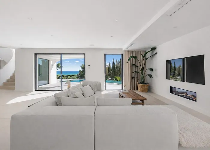 Luxury Sea Views Smart Bliss, 2 Stunning Sea Views, Infinity Pool, Sauna, Gym, Cinema, Full Smart Technology And Full Privacy