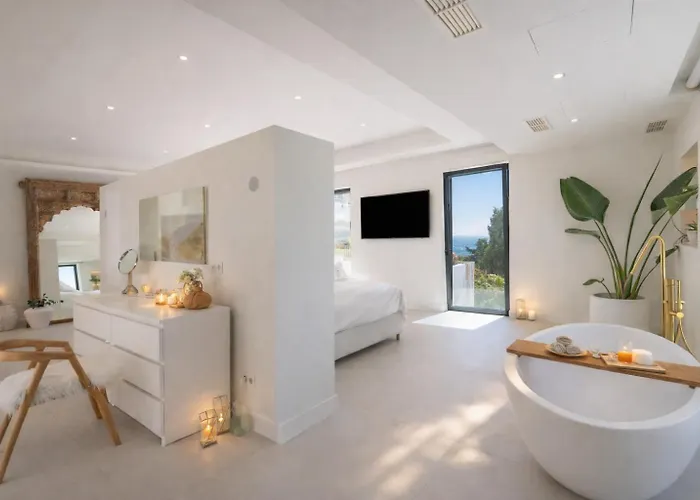 Luxury Sea Views Smart Bliss, 2 Stunning Sea Views, Infinity Pool, Sauna, Gym, Cinema, Full Smart Technology And Full Privacy *