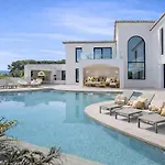 Luxury Sea Views Smart Bliss, 2 Stunning Sea Views, Infinity Pool, Sauna, Gym, Cinema, Full Smart Technology And Full Privacy Вилла *