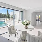Luxury Sea Views Smart Bliss, 2 Stunning Sea Views, Infinity Pool, Sauna, Gym, Cinema, Full Smart Technology And Full Privacy Вилла