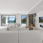 Luxury Sea Views Smart Bliss, 2 Stunning Sea Views, Infinity Pool, Sauna, Gym, Cinema, Full Smart Technology And Full Privacy