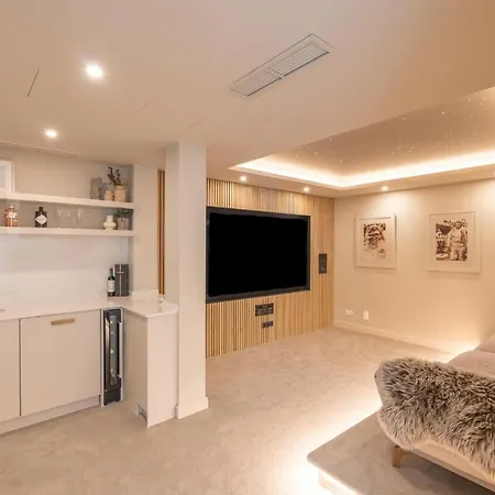 Luxury Sea Views Smart Bliss, 2 Stunning Sea Views, Infinity Pool, Sauna, Gym, Cinema, Full Smart Technology And Full Privacy * Luz