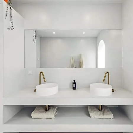 Villa Luxury Sea Views Smart Bliss, 2 Stunning Sea Views, Infinity Pool, Sauna, Gym, Cinema, Full Smart Technology And Full Privacy