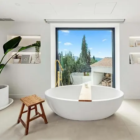 Luxury Sea Views Smart Bliss, 2 Stunning Sea Views, Infinity Pool, Sauna, Gym, Cinema, Full Smart Technology And Full Privacy *