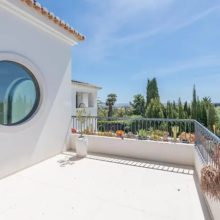 Villa Luxury Sea Views Smart Bliss, 2 Stunning Sea Views, Infinity Pool, Sauna, Gym, Cinema, Full Smart Technology And Full Privacy *