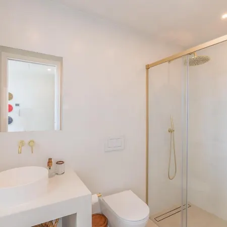 Luxury Sea Views Smart Bliss, 2 Stunning Sea Views, Infinity Pool, Sauna, Gym, Cinema, Full Smart Technology And Full Privacy *
