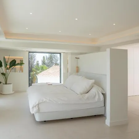 Luxury Sea Views Smart Bliss, 2 Stunning Sea Views, Infinity Pool, Sauna, Gym, Cinema, Full Smart Technology And Full Privacy