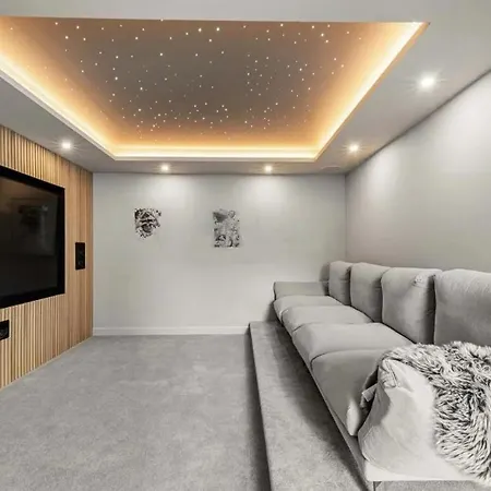 Villa Luxury Sea Views Smart Bliss, 2 Stunning Sea Views, Infinity Pool, Sauna, Gym, Cinema, Full Smart Technology And Full Privacy