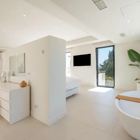 Luxury Sea Views Smart Bliss, 2 Stunning Sea Views, Infinity Pool, Sauna, Gym, Cinema, Full Smart Technology And Full Privacy Luz