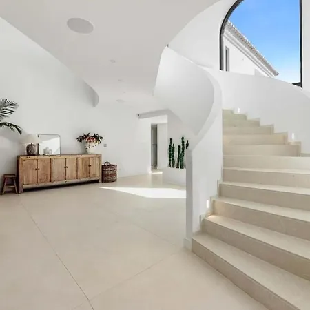 Luxury Sea Views Smart Bliss, 2 Stunning Sea Views, Infinity Pool, Sauna, Gym, Cinema, Full Smart Technology And Full Privacy * Luz