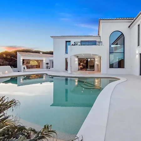 Villa Luxury Sea Views Smart Bliss, 2 Stunning Sea Views, Infinity Pool, Sauna, Gym, Cinema, Full Smart Technology And Full Privacy *