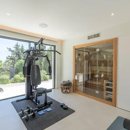 Luxury Sea Views Smart Bliss, 2 Stunning Sea Views, Infinity Pool, Sauna, Gym, Cinema, Full Smart Technology And Full Privacy Villa