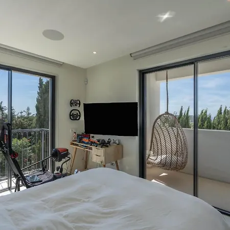 Luxury Sea Views Smart Bliss, 2 Stunning Sea Views, Infinity Pool, Sauna, Gym, Cinema, Full Smart Technology And Full Privacy