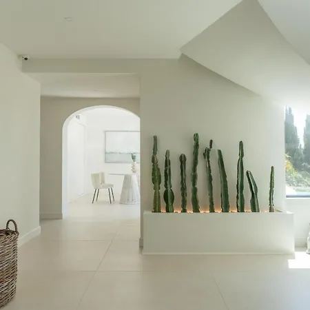 Luxury Sea Views Smart Bliss, 2 Stunning Sea Views, Infinity Pool, Sauna, Gym, Cinema, Full Smart Technology And Full Privacy