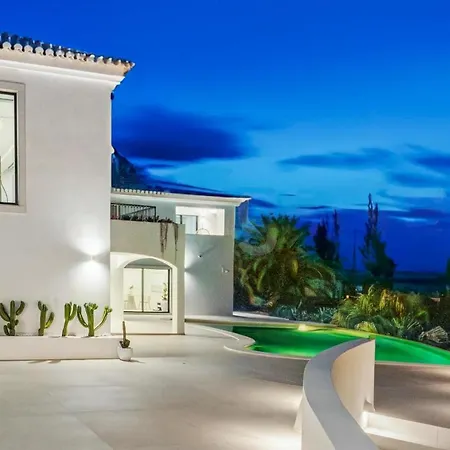 Luxury Sea Views Smart Bliss, 2 Stunning Sea Views, Infinity Pool, Sauna, Gym, Cinema, Full Smart Technology And Full Privacy *