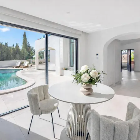 Luxury Sea Views Smart Bliss, 2 Stunning Sea Views, Infinity Pool, Sauna, Gym, Cinema, Full Smart Technology And Full Privacy Villa
