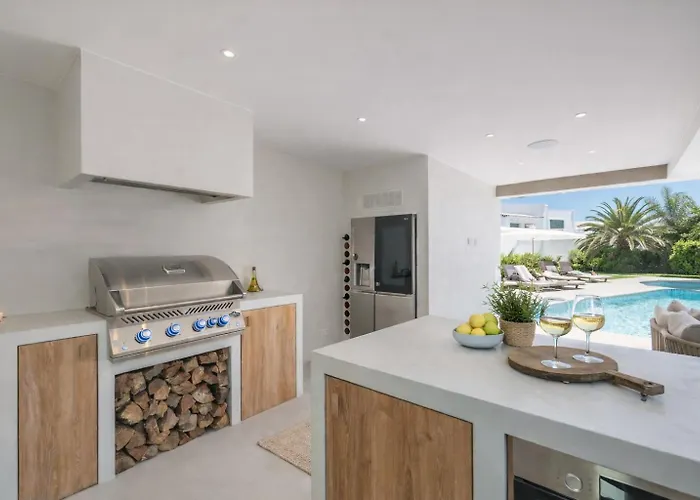Luxury Sea Views Smart Bliss, 2 Stunning Sea Views, Infinity Pool, Sauna, Gym, Cinema, Full Smart Technology And Full Privacy * Luz