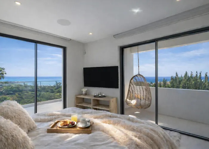 Luxury Sea Views Smart Bliss, 2 Stunning Sea Views, Infinity Pool, Sauna, Gym, Cinema, Full Smart Technology And Full Privacy *