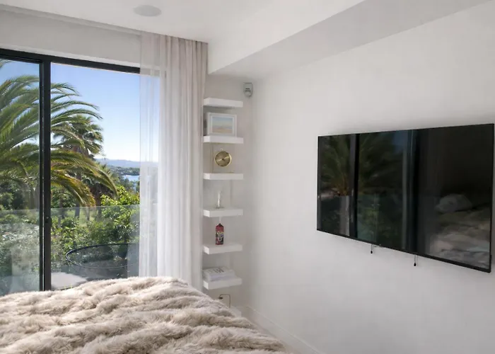 Luxury Sea Views Smart Bliss, 2 Stunning Sea Views, Infinity Pool, Sauna, Gym, Cinema, Full Smart Technology And Full Privacy Villa *
