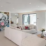 Luxury Sea Views Smart Bliss, 2 Stunning Sea Views, Infinity Pool, Sauna, Gym, Cinema, Full Smart Technology And Full Privacy * Luz
