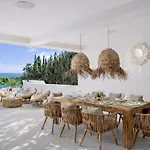 Luxury Sea Views Smart Bliss, 2 Stunning Sea Views, Infinity Pool, Sauna, Gym, Cinema, Full Smart Technology And Full Privacy *
