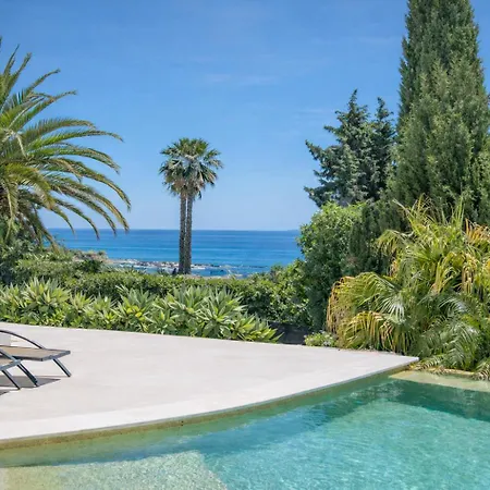 Luxury Sea Views Smart Bliss, 2 Stunning Sea Views, Infinity Pool, Sauna, Gym, Cinema, Full Smart Technology And Full Privacy Villa