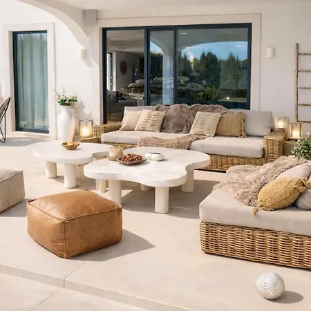 Villa Luxury Sea Views Smart Bliss, 2 Stunning Sea Views, Infinity Pool, Sauna, Gym, Cinema, Full Smart Technology And Full Privacy *