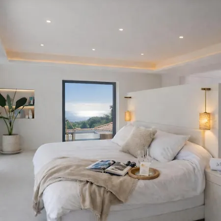 Luxury Sea Views Smart Bliss, 2 Stunning Sea Views, Infinity Pool, Sauna, Gym, Cinema, Full Smart Technology And Full Privacy *