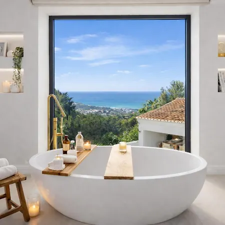 Luxury Sea Views Smart Bliss, 2 Stunning Sea Views, Infinity Pool, Sauna, Gym, Cinema, Full Smart Technology And Full Privacy Villa *