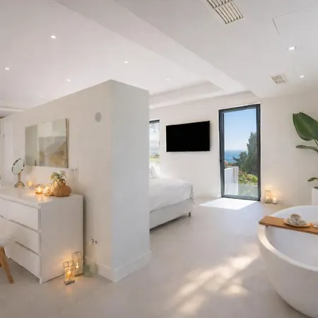 Luxury Sea Views Smart Bliss, 2 Stunning Sea Views, Infinity Pool, Sauna, Gym, Cinema, Full Smart Technology And Full Privacy *